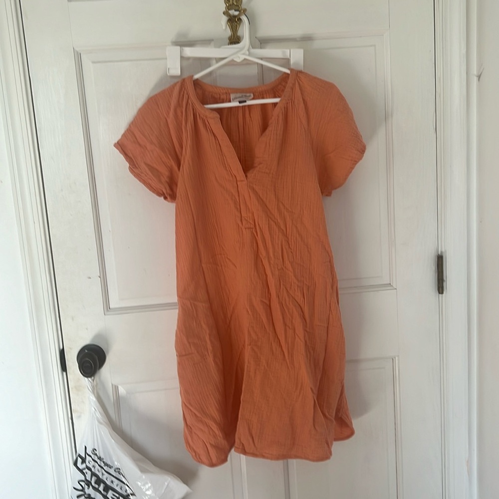Salmon colored short sleeved dress 🧡